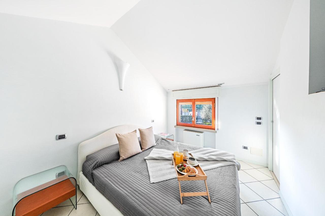 Il Melagrano B5 Apartment by Wonderful Italy Padenghe sul Garda Esterno foto